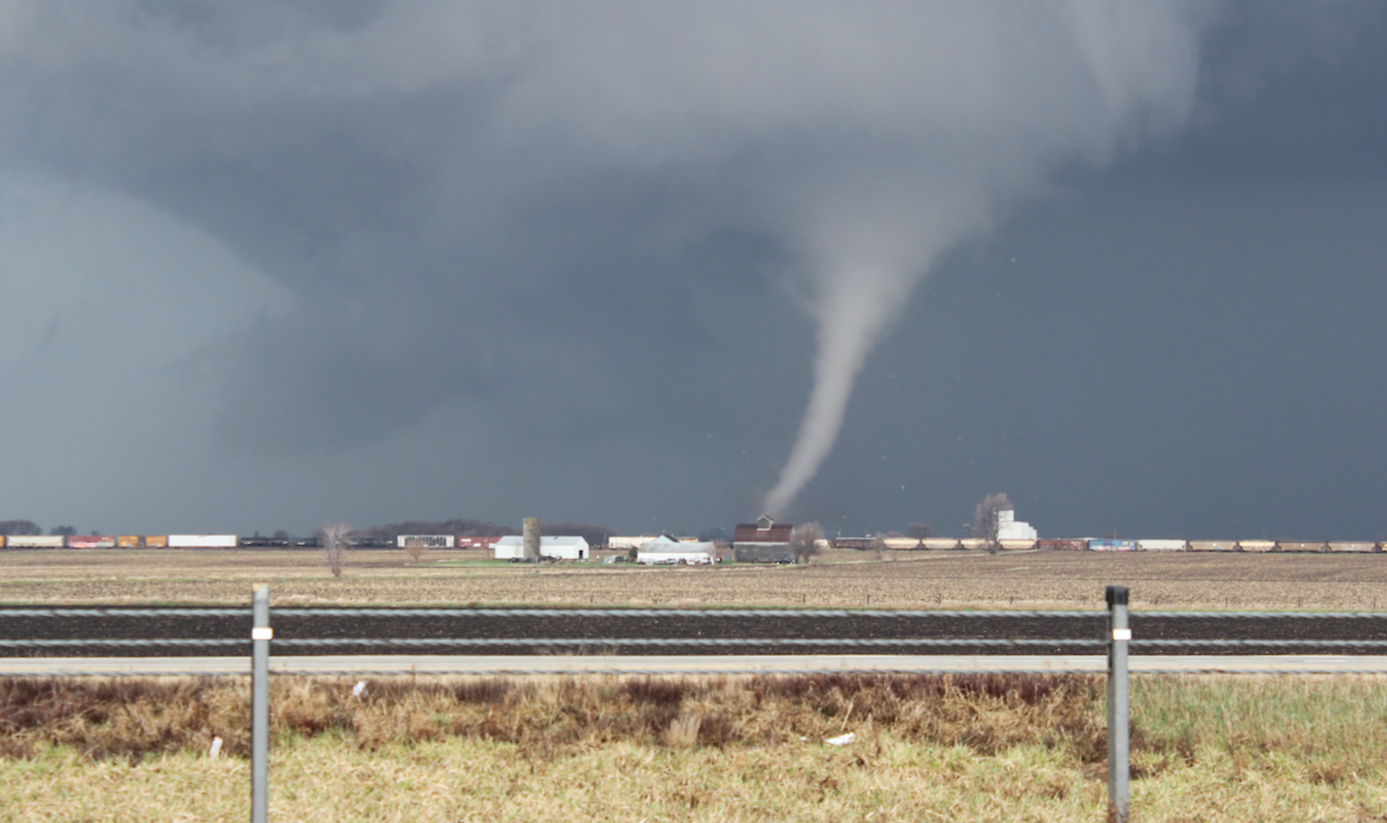 Tornado y tormenta eléctrica azota municipio de Nuevo León